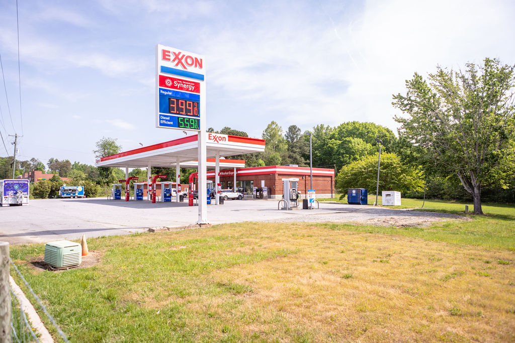 Hutchens(450) Wide angle shoot of Exxon gasoline station and convenience store.