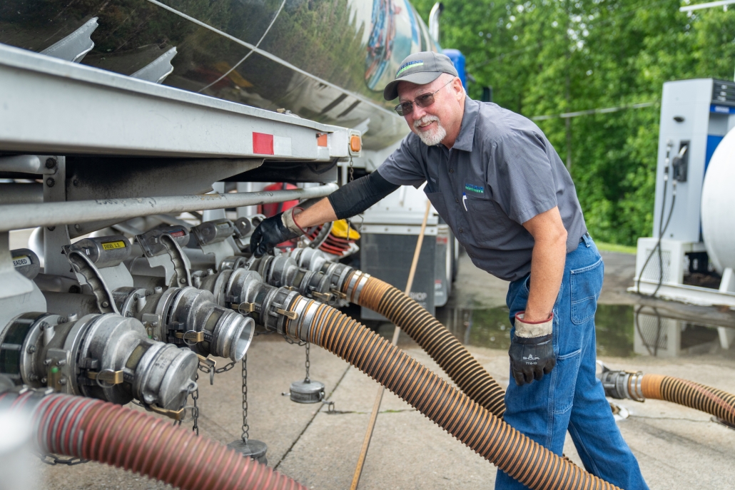 HRE-125 Employe delivering fuel to a gas station.